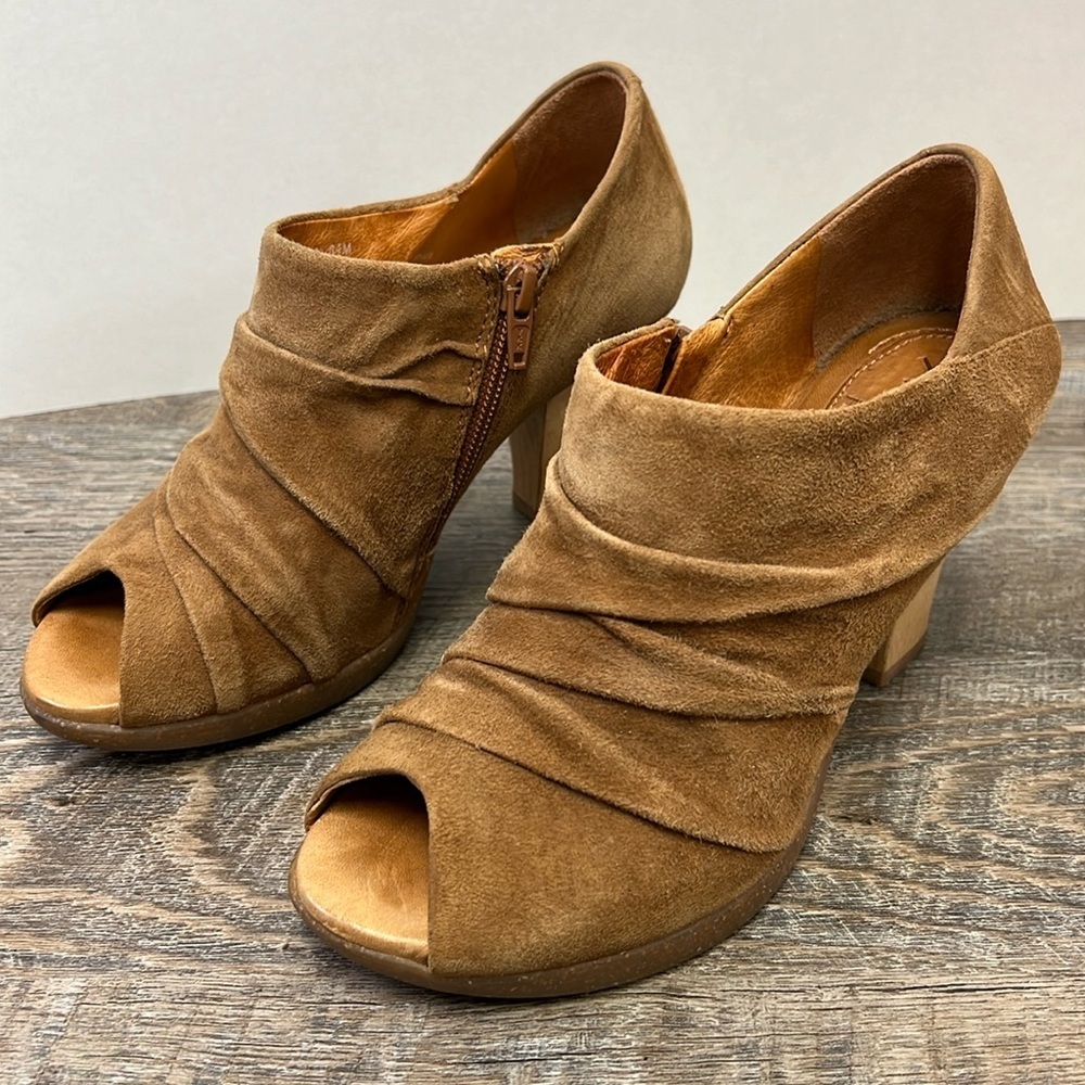 Naya ANA Sueded Leather Peep Toe Bamboo Heeled Booties Size 6.5